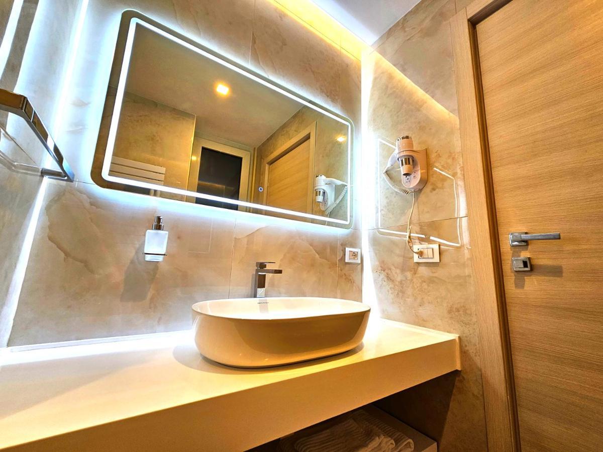 Astoria Supreme - Modern Boutique Suites Lecce Exteriör bild